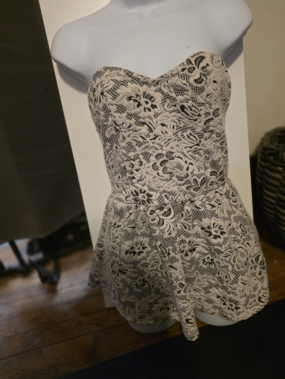 Studio Y strapless top size small